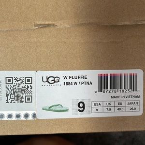 Size 9 ugg flip flops, sandals, slippers